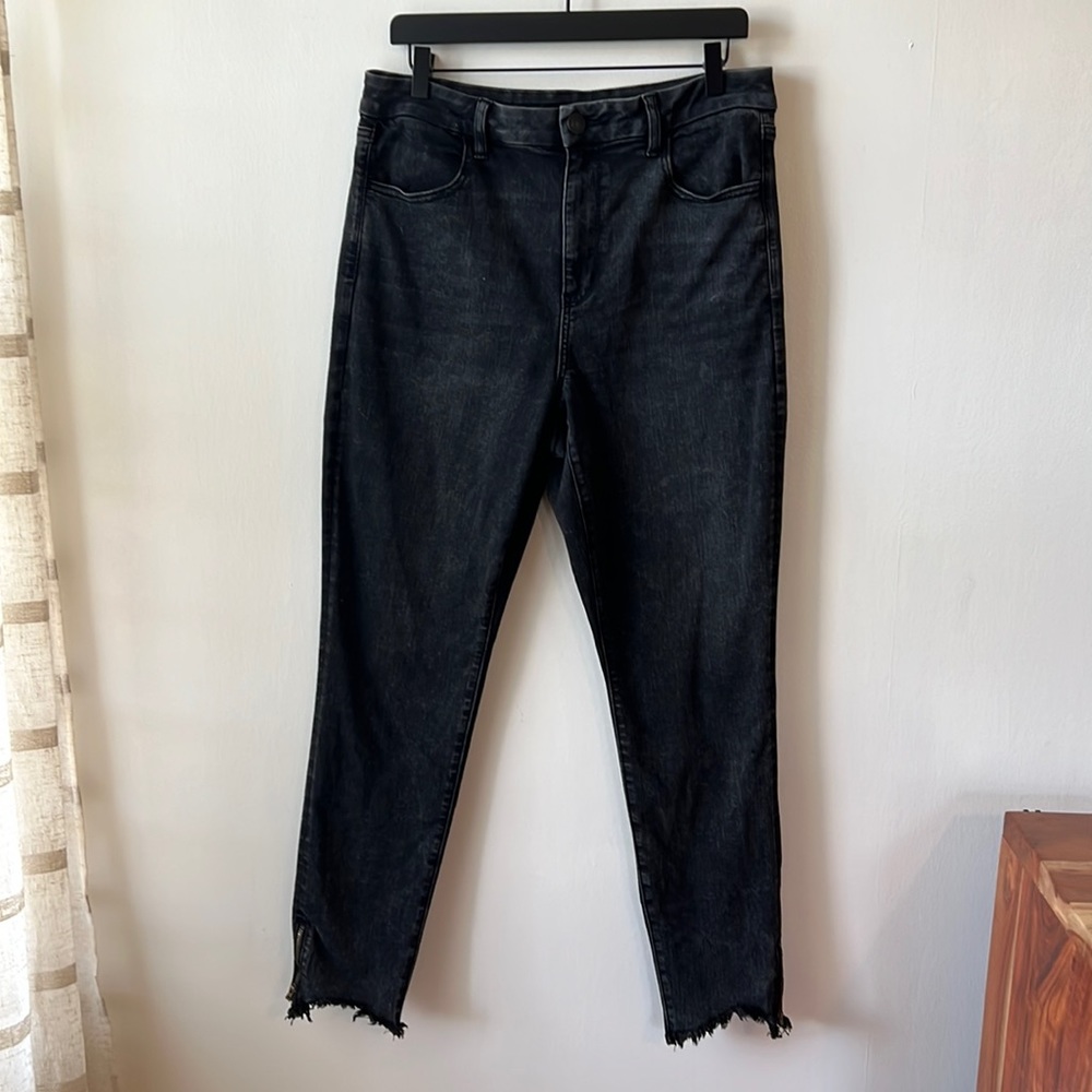 American Eagle Next Level Stretch Size 14 Long Distressed Dark Gray /Black Jeans